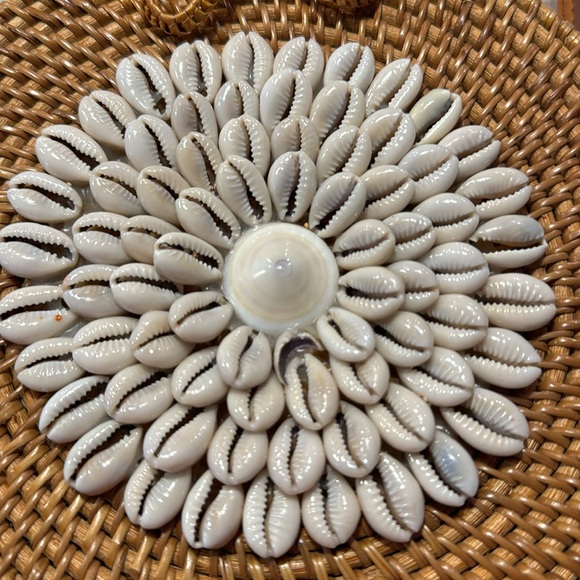 Anthropologie Shell Embellished Round Rattan Crossbody Bag - Picture 6 of 16